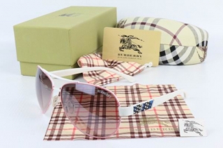 Burberry AAA Sunglasses 65083