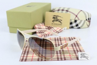 Burberry AAA Sunglasses 65084
