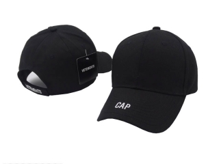 VETEMENTS Curved Snapback Caps 44308