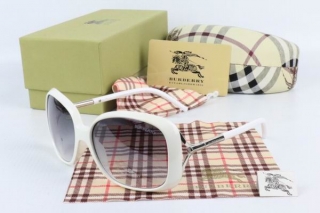Burberry AAA Sunglasses 65075